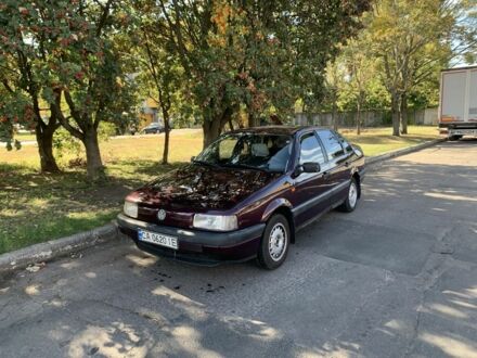 Фольксваген Пассат 1993 в Черкассах на Automoto.ua Красный Фольксваген Пассат, объемом двигателя 1.8 л и пробегом 330 тыс. км за 2500 $, фото 1 на Automoto.ua