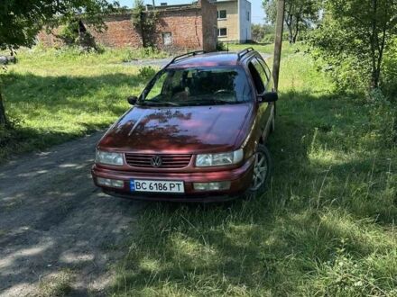 Фольксваген Пассат 1994 у Жовкві на Automoto.ua Червоний Фольксваген Пассат, об'ємом двигуна 1.9 л та пробігом 354 тис. км за 3154 $, фото 1 на Automoto.ua