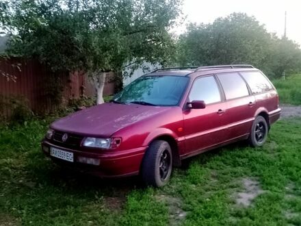 Фольксваген Пассат 1994 у Чугуеве на Automoto.ua Червоний Фольксваген Пассат, об'ємом двигуна 2 л та пробігом 0 тис. км за 1500 $, фото 1 на Automoto.ua
