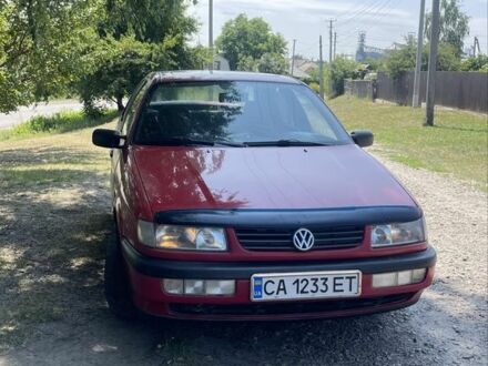 Фольксваген Пассат 1994 в Мироновке на Automoto.ua Красный Фольксваген Пассат, объемом двигателя 1.8 л и пробегом 250 тыс. км за 2900 $, фото 1 на Automoto.ua