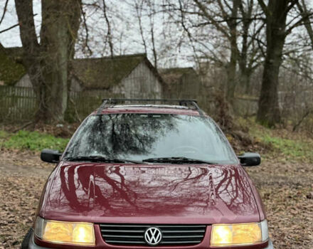 Красный Фольксваген Пассат, объемом двигателя 1.8 л и пробегом 230 тыс. км за 2299 $, фото 1 на Automoto.ua