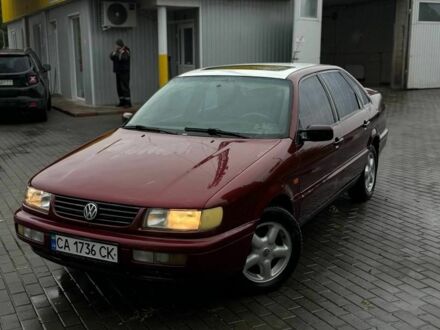 Красный Фольксваген Пассат, объемом двигателя 2 л и пробегом 400 тыс. км за 1700 $, фото 1 на Automoto.ua