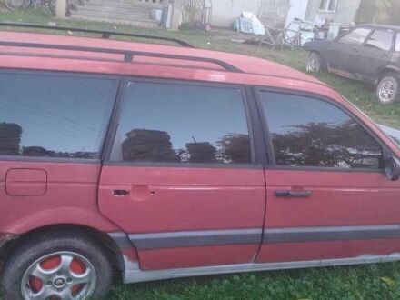 Фольксваген Пассат 1995 в Вижнице на Automoto.ua Красный Фольксваген Пассат, объемом двигателя 1.6 л и пробегом 300 тыс. км за 650 $, фото 1 на Automoto.ua