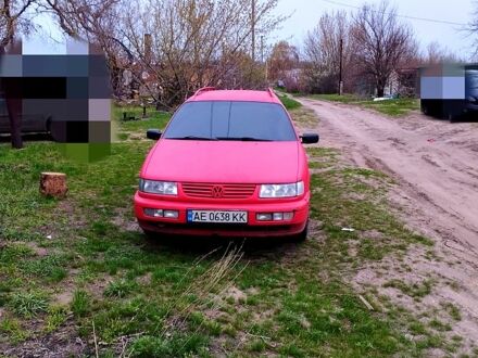 Фольксваген Пассат 1995 в Славянске на Automoto.ua Красный Фольксваген Пассат, объемом двигателя 2 л и пробегом 0 тыс. км за 1950 $, фото 1 на Automoto.ua