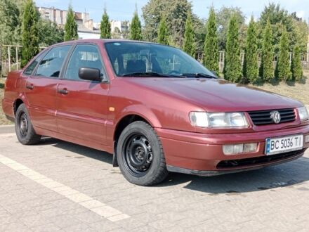Фольксваген Пассат 1995 у Дрогобичі на Automoto.ua Червоний Фольксваген Пассат, об'ємом двигуна 1.9 л та пробігом 321 тис. км за 2950 $, фото 1 на Automoto.ua