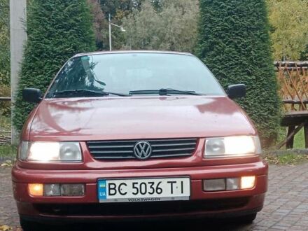 Красный Фольксваген Пассат, объемом двигателя 1.9 л и пробегом 322 тыс. км за 2500 $, фото 1 на Automoto.ua