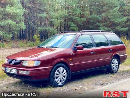 Красный Фольксваген Пассат, объемом двигателя 1.6 л и пробегом 340 тыс. км за 3450 $, фото 1 на Automoto.ua