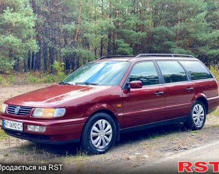 Фольксваген Пассат 1996 у Харкові на Automoto.ua Червоний Фольксваген Пассат, об'ємом двигуна 1.6 л та пробігом 340 тис. км за 3450 $, фото 1 на Automoto.ua