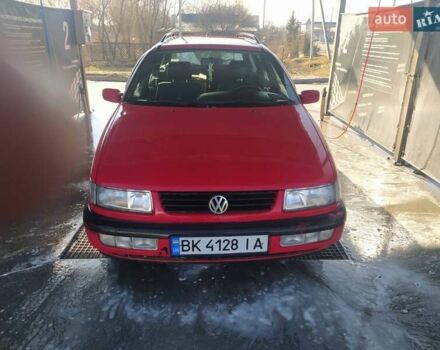 Фольксваген Пассат 1996 у Любомль на Automoto.ua Червоний Фольксваген Пассат, об'ємом двигуна 1.6 л та пробігом 344 тис. км за 1500 $, фото 1 на Automoto.ua