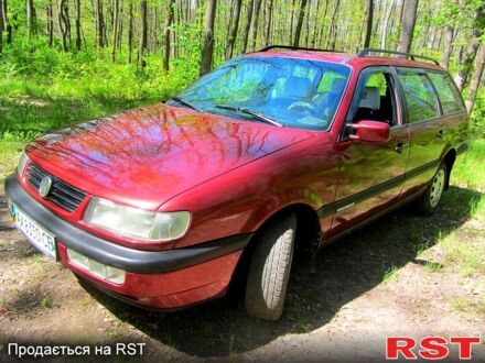Фольксваген Пассат 1996 в Харькове на Automoto.ua Красный Фольксваген Пассат, объемом двигателя 1.8 л и пробегом 418 тыс. км за 2300 $, фото 1 на Automoto.ua