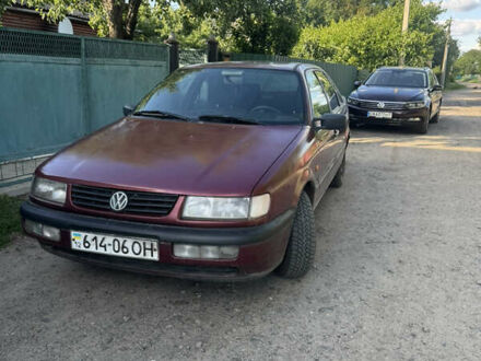 Красный Фольксваген Пассат, объемом двигателя 1.9 л и пробегом 365 тыс. км за 2250 $, фото 1 на Automoto.ua