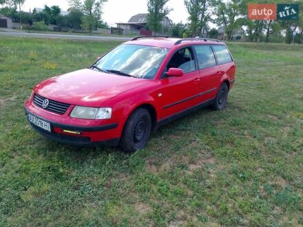 Червоний Фольксваген Пассат, об'ємом двигуна 1.8 л та пробігом 397 тис. км за 2900 $, фото 1 на Automoto.ua