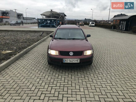 Красный Фольксваген Пассат, объемом двигателя 1.9 л и пробегом 300 тыс. км за 2600 $, фото 1 на Automoto.ua