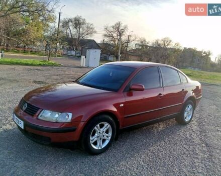 Красный Фольксваген Пассат, объемом двигателя 1.78 л и пробегом 280 тыс. км за 3999 $, фото 1 на Automoto.ua