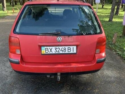 Красный Фольксваген Пассат, объемом двигателя 1.8 л и пробегом 277 тыс. км за 3300 $, фото 1 на Automoto.ua