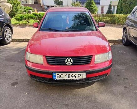 Красный Фольксваген Пассат, объемом двигателя 1.8 л и пробегом 286 тыс. км за 2750 $, фото 1 на Automoto.ua