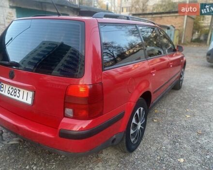 Красный Фольксваген Пассат, объемом двигателя 1.6 л и пробегом 300 тыс. км за 3300 $, фото 1 на Automoto.ua
