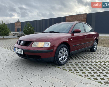 Красный Фольксваген Пассат, объемом двигателя 1.78 л и пробегом 246 тыс. км за 2999 $, фото 1 на Automoto.ua