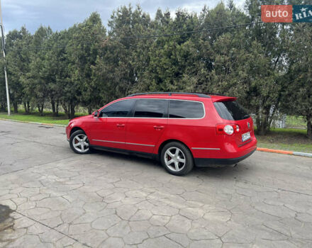 Красный Фольксваген Пассат, объемом двигателя 1.6 л и пробегом 290 тыс. км за 5000 $, фото 1 на Automoto.ua