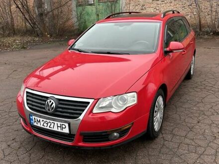 Красный Фольксваген Пассат, объемом двигателя 1.6 л и пробегом 242 тыс. км за 4500 $, фото 1 на Automoto.ua