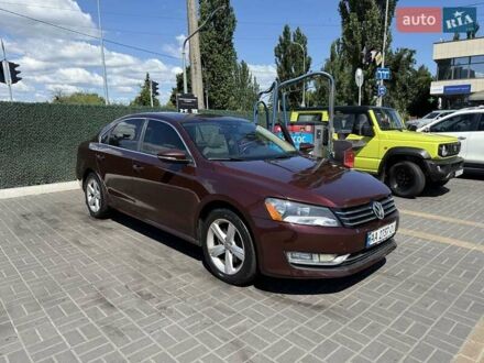 Красный Фольксваген Пассат, объемом двигателя 2.48 л и пробегом 280 тыс. км за 10400 $, фото 1 на Automoto.ua