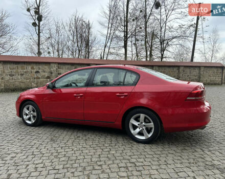 Красный Фольксваген Пассат, объемом двигателя 1.6 л и пробегом 260 тыс. км за 8800 $, фото 1 на Automoto.ua