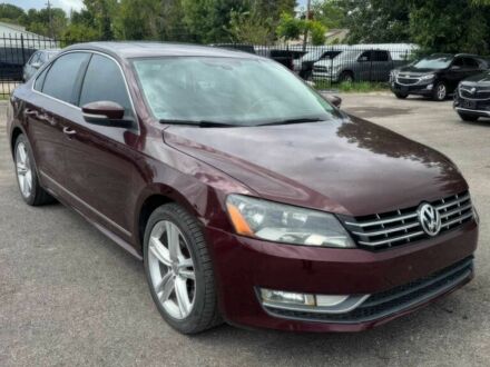 Красный Фольксваген Пассат, объемом двигателя 2 л и пробегом 83 тыс. км за 12100 $, фото 1 на Automoto.ua