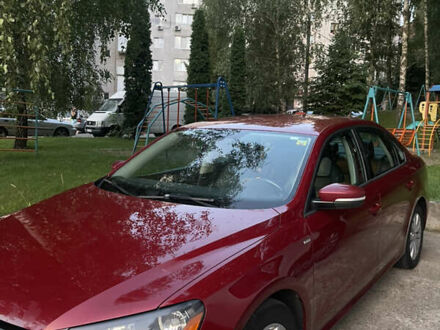 Красный Фольксваген Пассат, объемом двигателя 1.8 л и пробегом 225 тыс. км за 13800 $, фото 1 на Automoto.ua