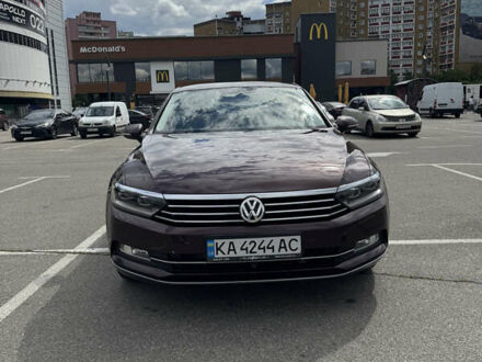 Фольксваген Пассат 2016 у Києві на Automoto.ua Червоний Фольксваген Пассат, об'ємом двигуна 1.8 л та пробігом 120 тис. км за 17999 $, фото 1 на Automoto.ua