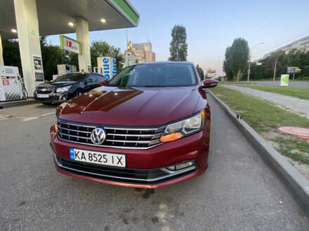 Красный Фольксваген Пассат, объемом двигателя 1.8 л и пробегом 142 тыс. км за 10500 $, фото 1 на Automoto.ua