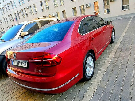 Красный Фольксваген Пассат, объемом двигателя 1.8 л и пробегом 231 тыс. км за 11000 $, фото 1 на Automoto.ua