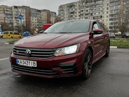 Красный Фольксваген Пассат, объемом двигателя 1.8 л и пробегом 190 тыс. км за 12000 $, фото 1 на Automoto.ua