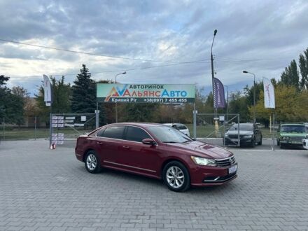 Красный Фольксваген Пассат, объемом двигателя 1.8 л и пробегом 209 тыс. км за 9999 $, фото 1 на Automoto.ua