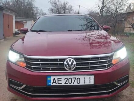Фольксваген Пассат 2017 в Кривом Роге на Automoto.ua Красный Фольксваген Пассат, объемом двигателя 1.8 л и пробегом 196 тыс. км за 11500 $, фото 1 на Automoto.ua