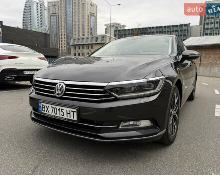 Фольксваген Пассат 2018 в Киеве на Automoto.ua Фольксваген Пассат, объемом двигателя 2 л и пробегом 152 тыс. км за 25999 $, фото 1 на Automoto.ua