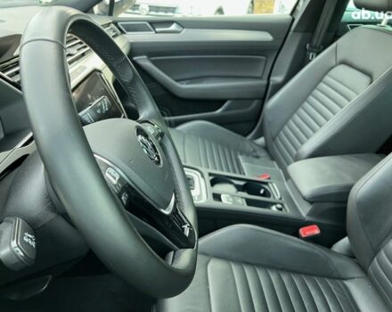 Фольксваген Пассат 2021 в Киеве на Automoto.ua Фольксваген Пассат, объемом двигателя 2 л и пробегом 15 тыс. км за 43298 $, фото 3 на Automoto.ua