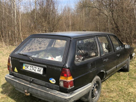 Фольксваген Пассат, об'ємом двигуна 1.6 л та пробігом 200 тис. км за 1000 $, фото 1 на Automoto.ua