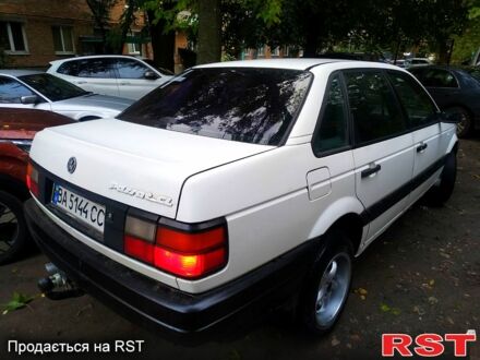 Фольксваген Пассат 1990 у Макарове на Automoto.ua Фольксваген Пассат, об'ємом двигуна 1.8 л та пробігом 250 тис. км за 1750 $, фото 1 на Automoto.ua