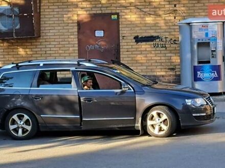 Фольксваген Пассат 2010 в Харькове на Automoto.ua Фольксваген Пассат, объемом двигателя 2 л и пробегом 240 тыс. км за 4900 $, фото 1 на Automoto.ua
