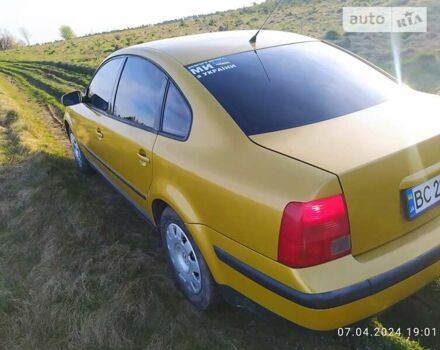Жовтий Фольксваген Пассат, об'ємом двигуна 0 л та пробігом 270 тис. км за 3450 $, фото 3 на Automoto.ua