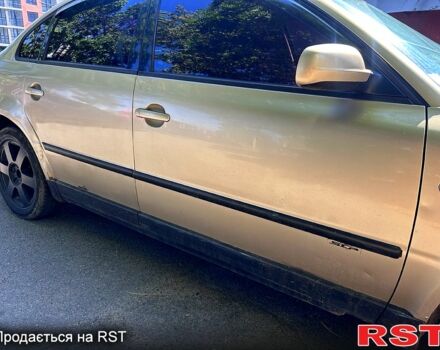 Желтый Фольксваген Пассат, объемом двигателя 1.9 л и пробегом 350 тыс. км за 2700 $, фото 2 на Automoto.ua