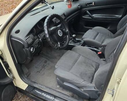 Желтый Фольксваген Пассат, объемом двигателя 1.9 л и пробегом 385 тыс. км за 4000 $, фото 7 на Automoto.ua