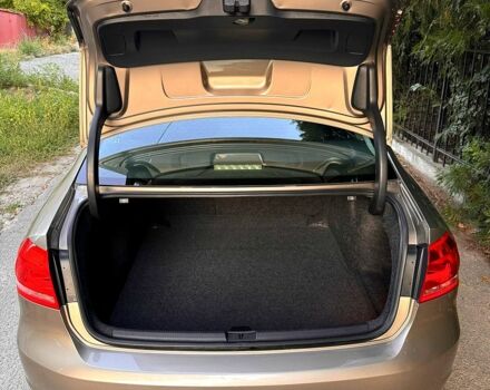 Желтый Фольксваген Пассат, объемом двигателя 1.8 л и пробегом 238 тыс. км за 10900 $, фото 7 на Automoto.ua