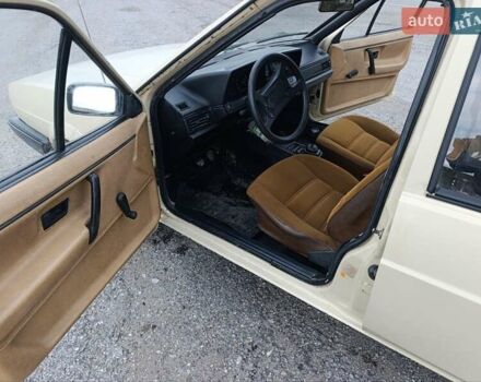 Желтый Фольксваген Пассат, объемом двигателя 1.59 л и пробегом 510 тыс. км за 1350 $, фото 5 на Automoto.ua