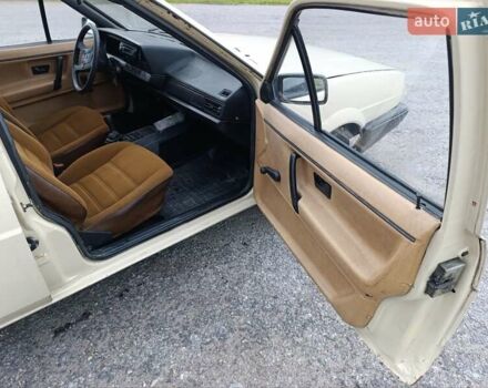 Желтый Фольксваген Пассат, объемом двигателя 1.59 л и пробегом 510 тыс. км за 1350 $, фото 3 на Automoto.ua