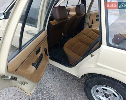 Желтый Фольксваген Пассат, объемом двигателя 1.59 л и пробегом 510 тыс. км за 1350 $, фото 4 на Automoto.ua