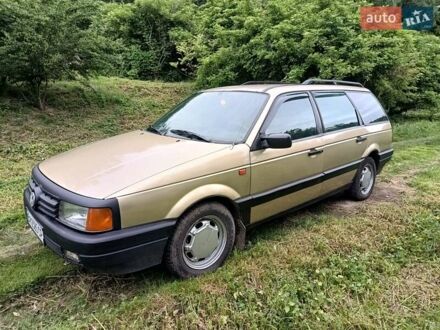 Фольксваген Пассат 1989 в Ромнах на Automoto.ua Желтый Фольксваген Пассат, объемом двигателя 1.6 л и пробегом 400 тыс. км за 2000 $, фото 1 на Automoto.ua
