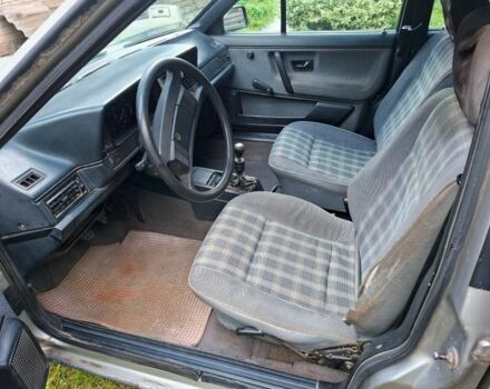 Серый Фольксваген Пассат, объемом двигателя 0 л и пробегом 300 тыс. км за 1500 $, фото 5 на Automoto.ua