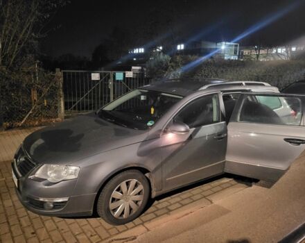 Серый Фольксваген Пассат, объемом двигателя 1.6 л и пробегом 225 тыс. км за 7302 $, фото 1 на Automoto.ua