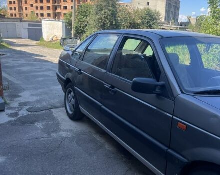 Серый Фольксваген Пассат, объемом двигателя 1.6 л и пробегом 312 тыс. км за 600 $, фото 4 на Automoto.ua